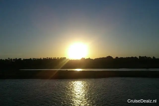 Sunset 704097 640