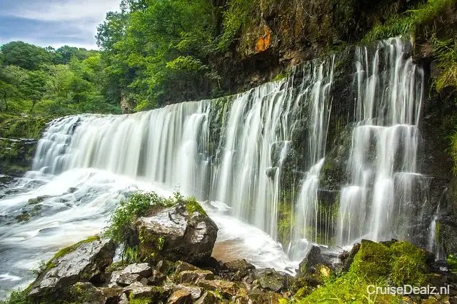 Waterfall 1562405 640