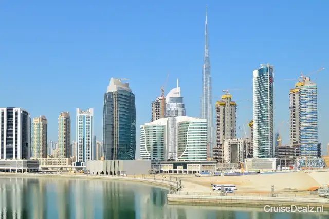 12 daagse Dubai & Emiraten Cruise met de Mein Schiff 4 vanuit Doha langs Qatar, Oman en Verenigde Arabische Emiraten